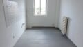 Einblick Wohnbereich mit offner Küche Bild 6