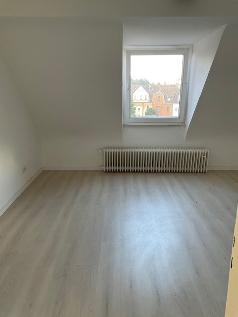 3 Nettokaltmieten frei bei Anmietung ! 3 Zimmer Dachgeschoss Wohnung in Duisburg zu vermieten - Foto 1