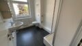 Modernes Tageslichtbad mit Dusche