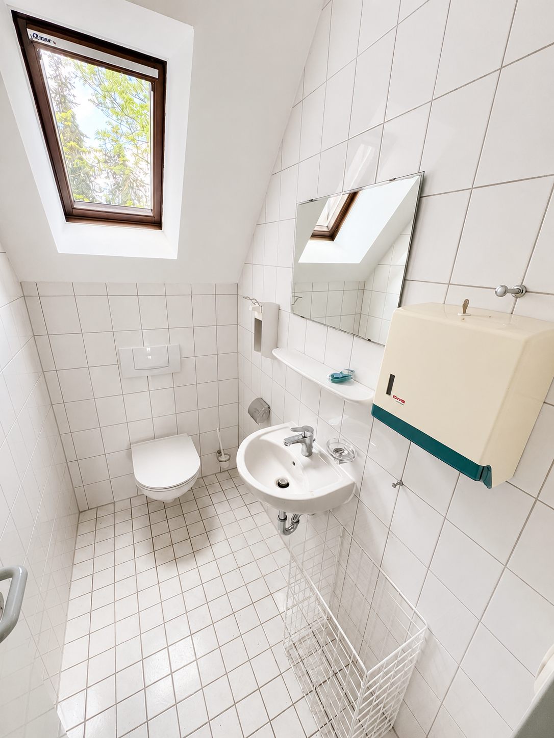 Damen-WC 1.OG