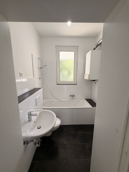 Schöne 2-Zimmer-Wohnung mit Balkon! - Foto 2