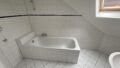 Tageslichtbad mit Wanne