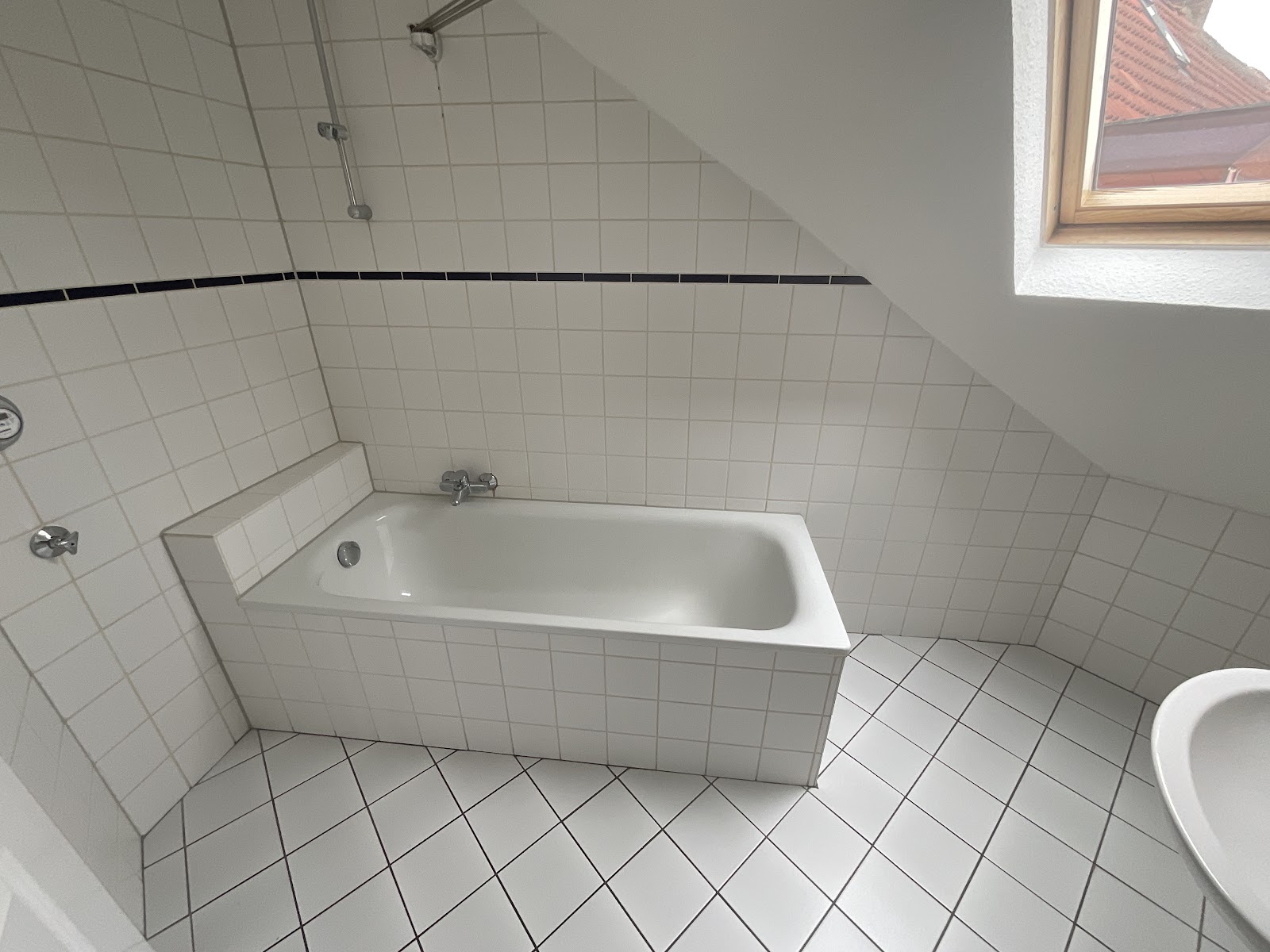 Tageslichtbad mit Wanne