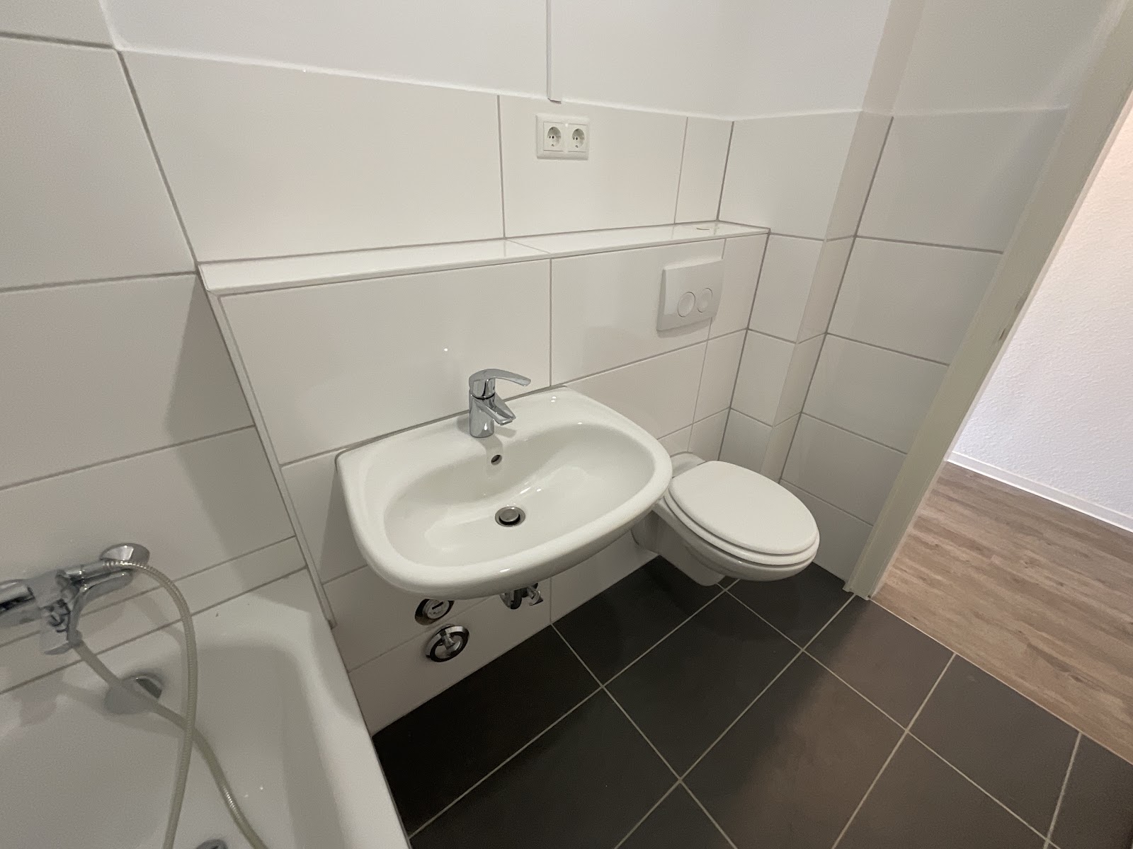 Modernisiertes Wannenbad