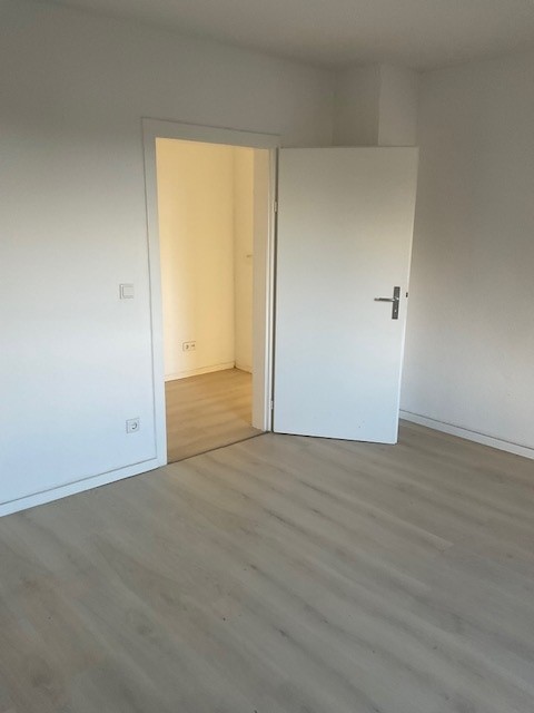 3 Nettokaltmieten frei bei Anmietung ! 3 Zimmer Dachgeschoss Wohnung in Duisburg zu vermieten - Foto 3