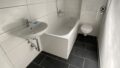 Modernisiertes Tageslichtbad mit Wanne