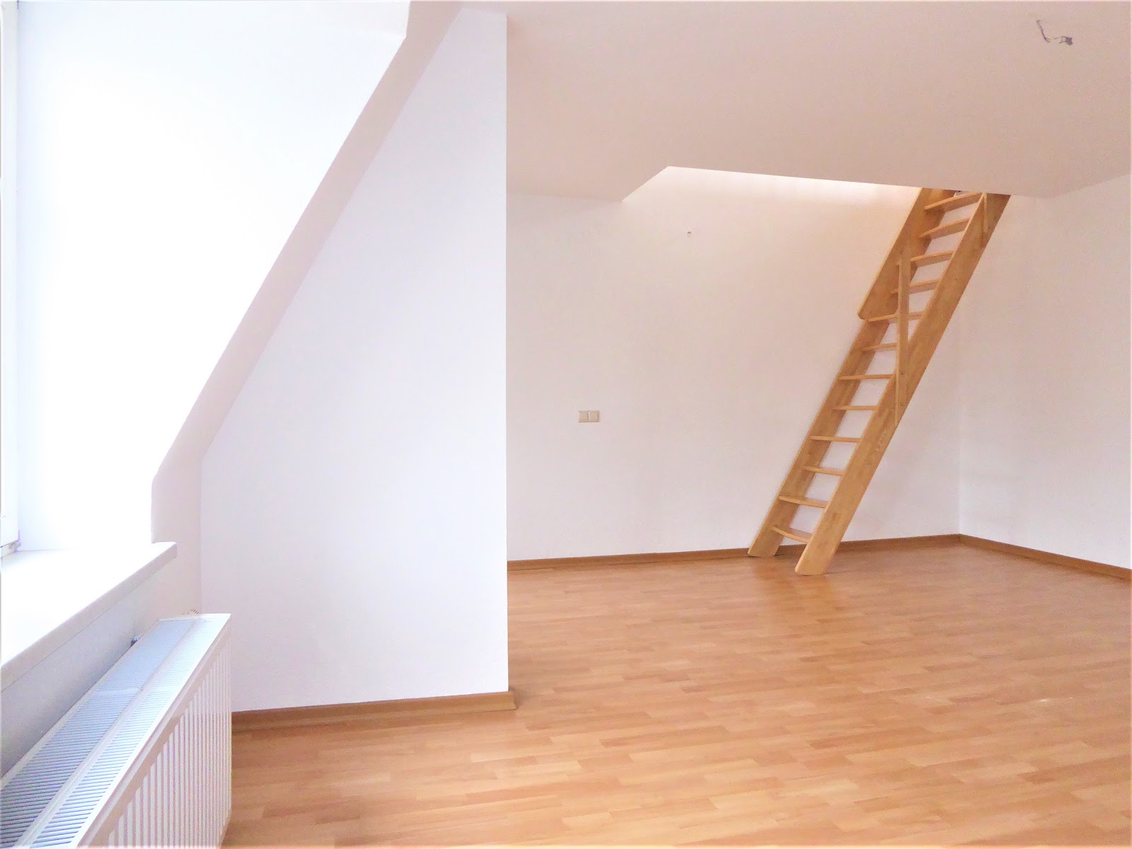 Wohnzimmer mit Zugang zur zweiten Ebene