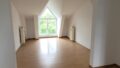 Einblick Wohnbereich mit offner Küche  Bild 2