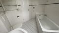 Tageslichtbad mit Wanne