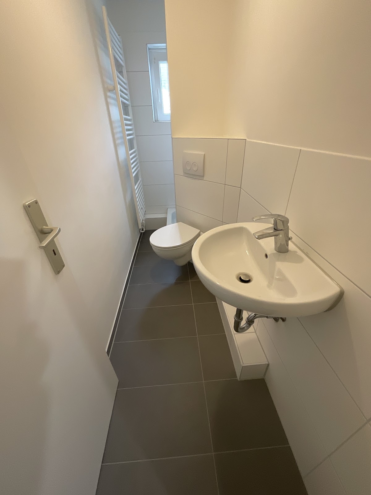 Modernisiertes Tageslichtbad mit Dusche
