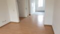Einblick Wohnbereich mit offner Küche Bild 5
