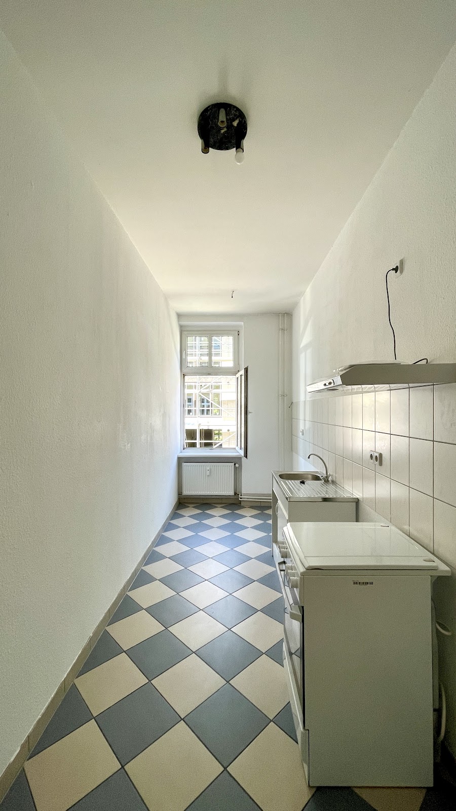 Separate Küche mit Fenster