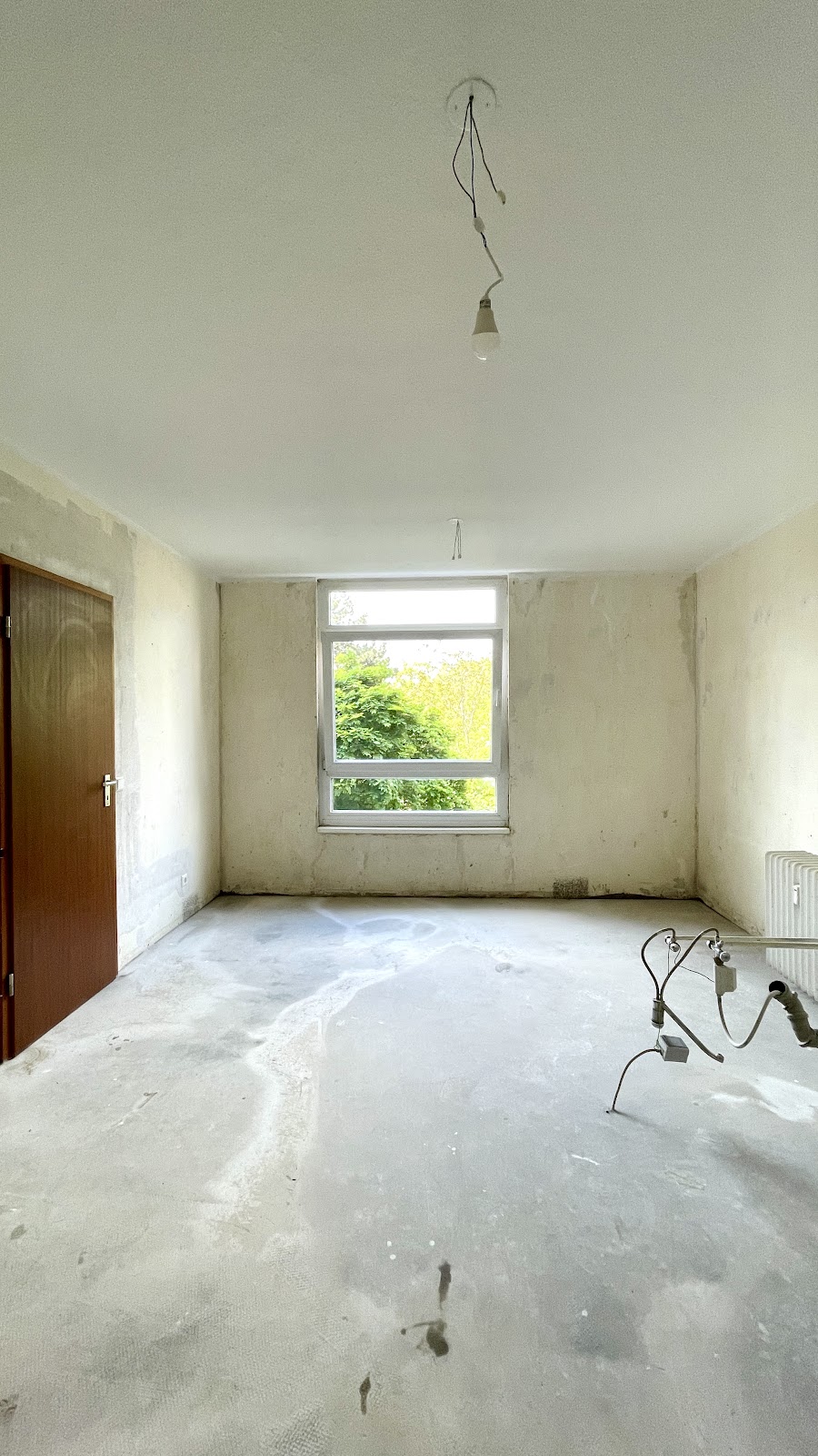 Große Küche mit Fenster