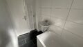 Modernisiertes Tageslichtbad mit Wanne