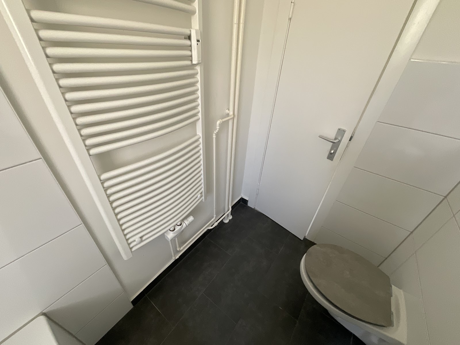 Tageslichtbad mit Wanne